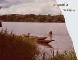cameroun, la pirogue seul moyen de communication sur le fleuve