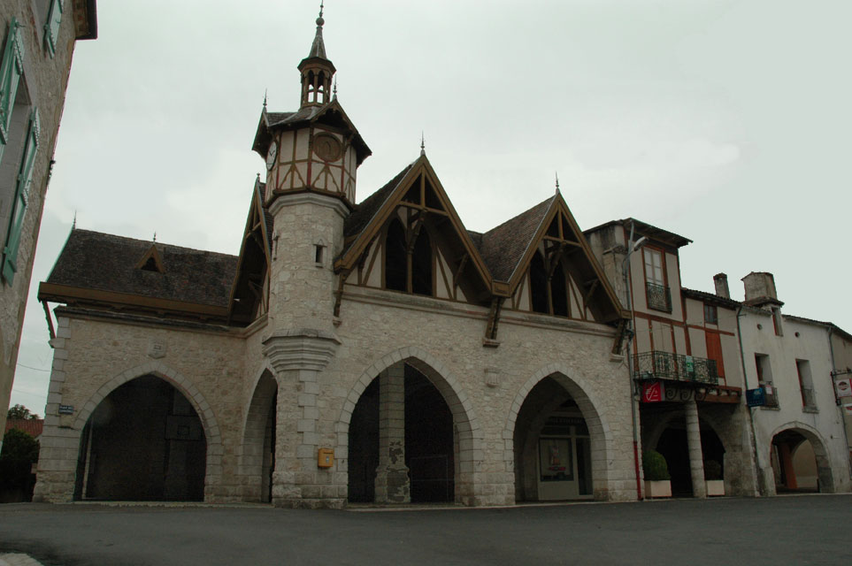 Castillonnes - tourelle de la halle - escapade en prigord