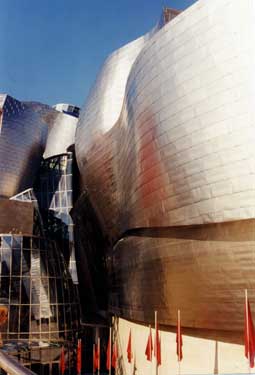 carnets de voyage espagne - bilbao - la structure du muse guggenheim conu par Frank Gehry
