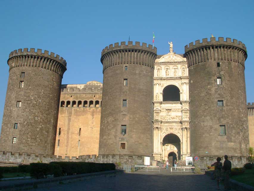 carnets de voyage italie - naples - castel nuovo