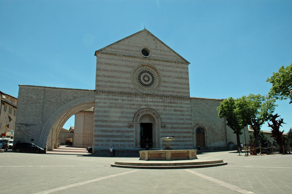 La basilique Sainte Claire - Assise