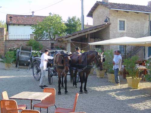 carnets de voyage italie - la casa scaparone - le matre de maison et la calche