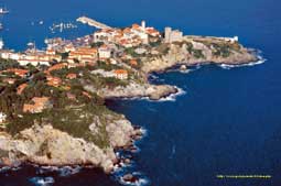 italie - toscane - talamone - le port et la forteresse La Rocca