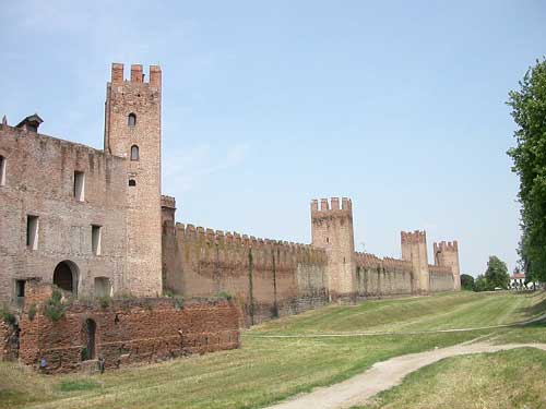 carnets de voyage italie et la vntie - montagnana - le mur d'enceinte