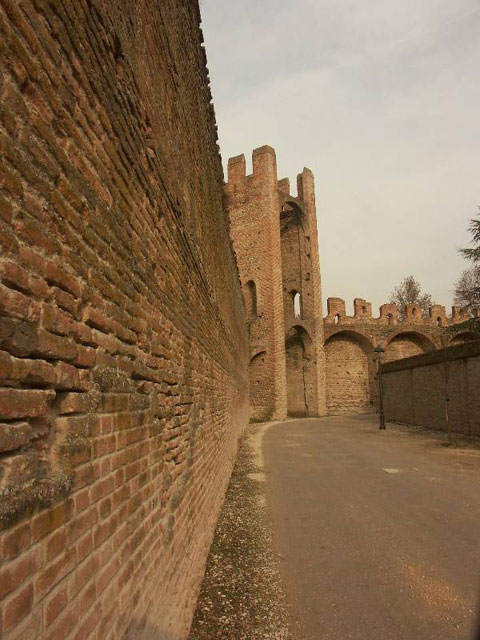 italie-venise-montagnana-murs.jpg
