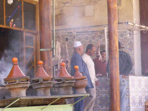 carnets de voyage maroc - taddert - les fameux kanouns avec les plats  tajines.......