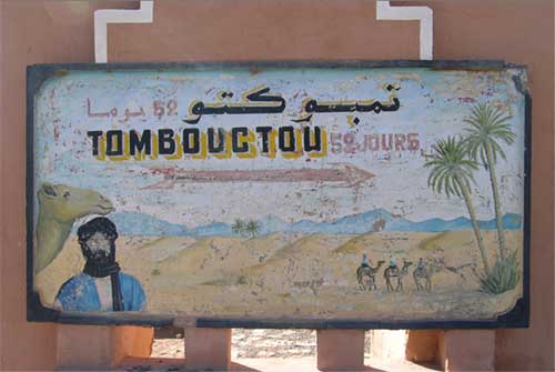 carnets de voyage maroc - panneau indicateur  zagora pour les caravanes se dirigeant vers tombouctou
