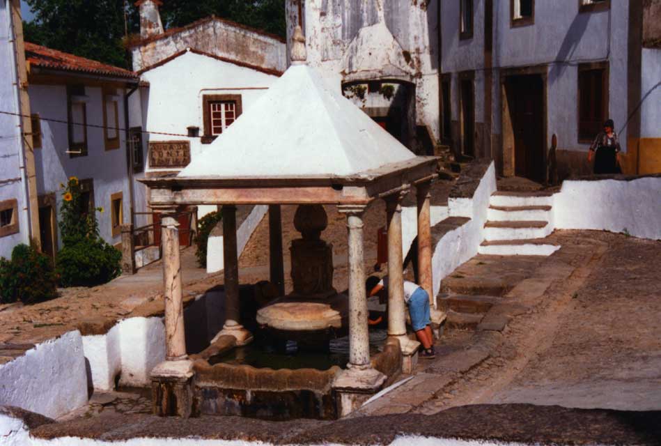 Portugal - Alentejo - Castelo-de-Vide - fontaine da Villa