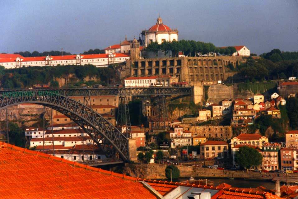 carnets de voyage portugal - porto et le pont eiffel enjambant le douro