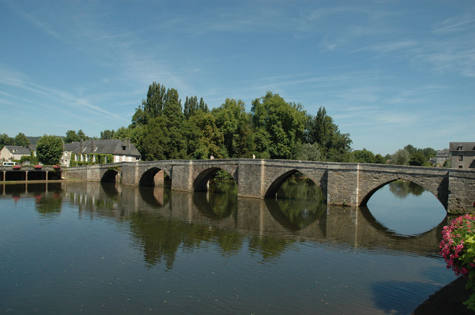 Carnets et photos de voyage - escapade Périgord pourpre - Terrasson et le vieux pont sur la Vézere