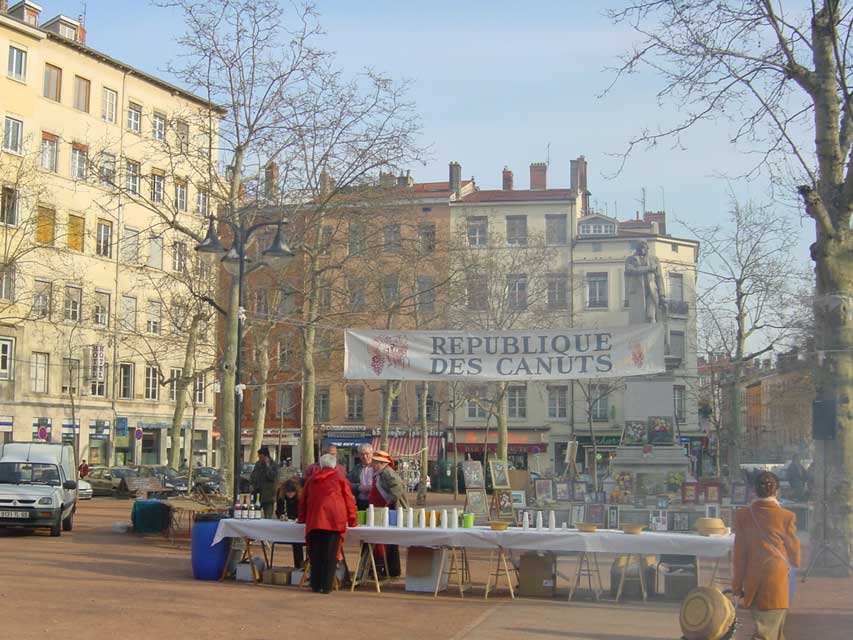 Carnets et photos de voyage - route gourmande Lyon - Croix Rousse - Place de la Croix Rousse