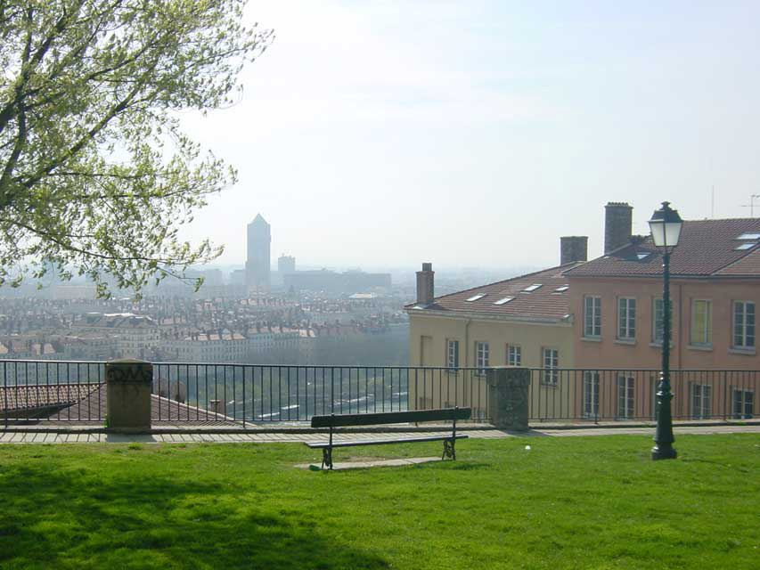 Carnets et photos de voyage - route gourmande Lyon - Croix Rousse - place bellevue