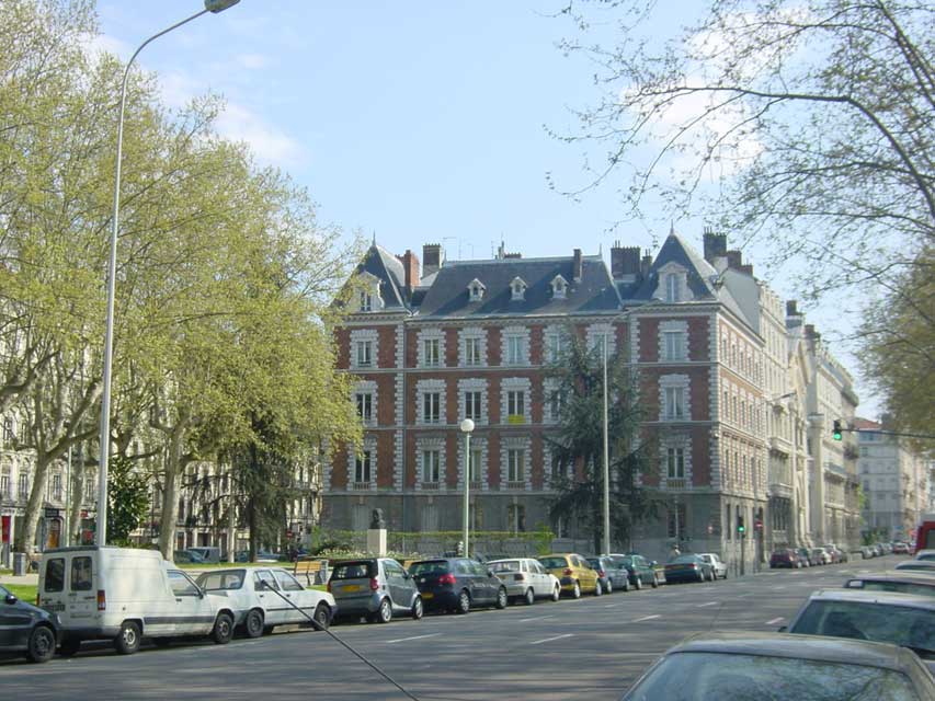 Carnets et photos de voyage - route gourmandes lyon - quartier guillotiere - Quai Augagneur