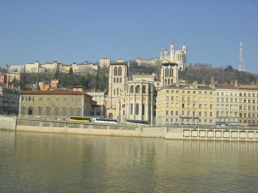 carnets et photos de voyage - route gourmande à Lyon - le palais-saint-jean et la Cathédrale