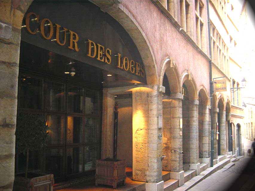 carnets et photos de voyage - route gourmande à Lyon - Cour des Loges