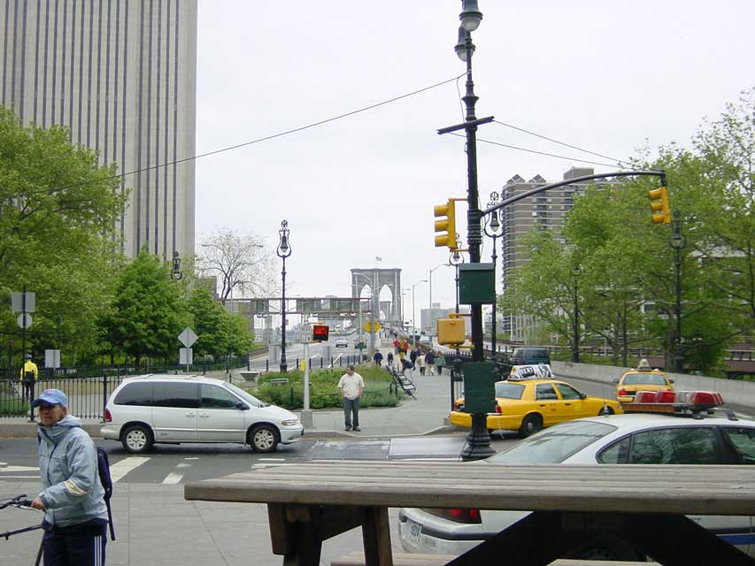 Lower manhattan brooklyn-bridge, entre de la passerelle pitons