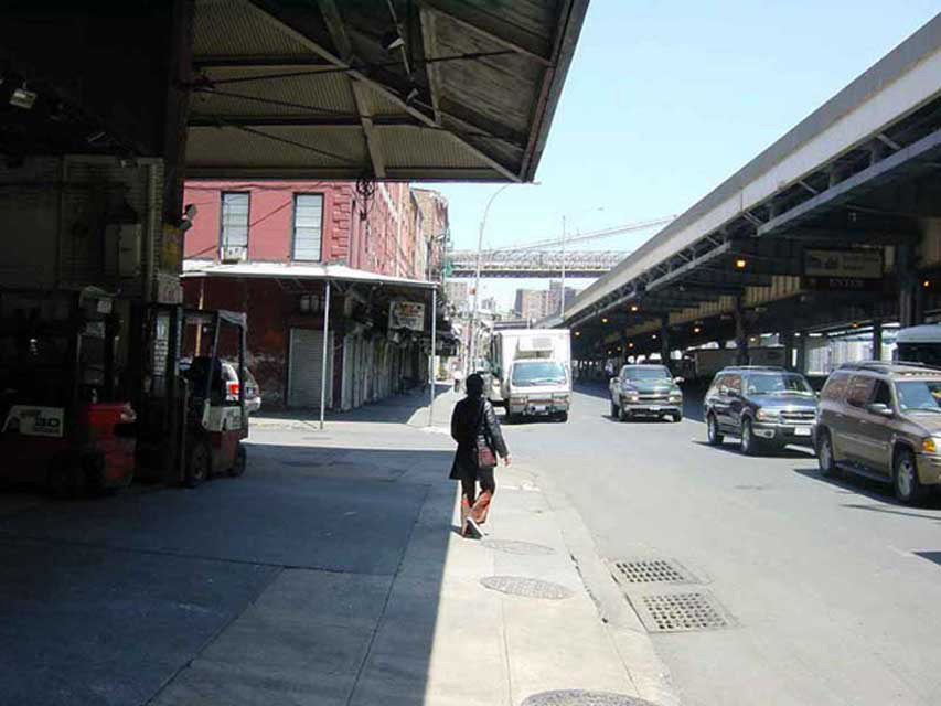 Lower manhattan fulton-fish market en direction de brooklyn bridge