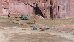 Arizona - Canyon Chelly - habitation navajos hogan traditionnel