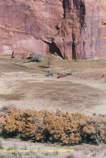 carnets de voyage usa - canyon de chelly - hogan traditionnel