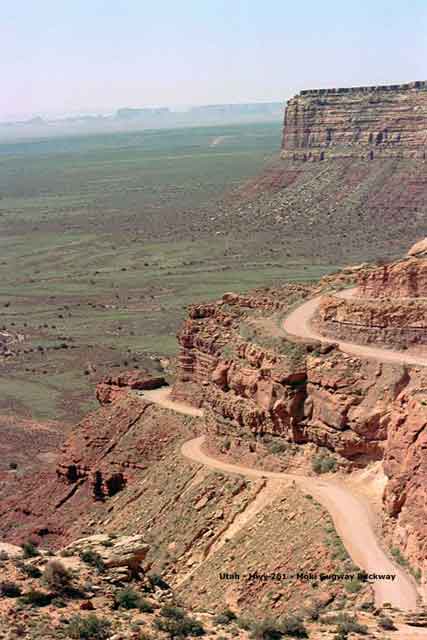 Etats Unis - Utah - la monte vers Moki Dugway 