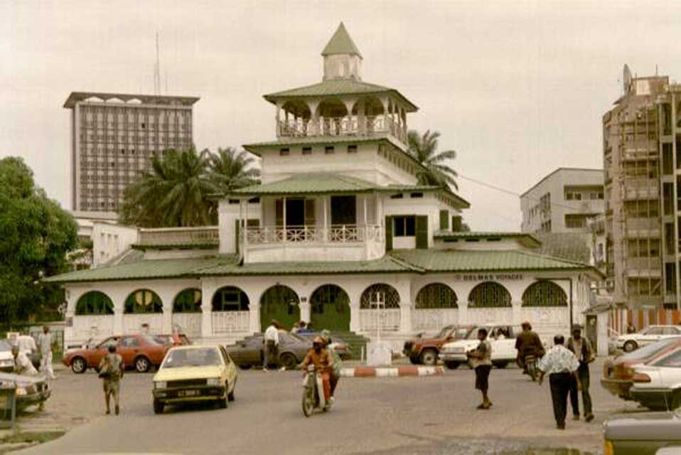 cameroun-douala-bonanjo-lapagode.jpg