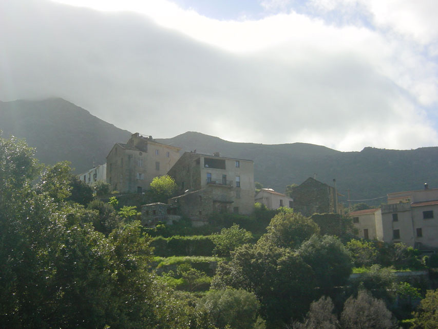 carnets de voyage corse - le nebbio - farinole - appartement  louer dans le hameau de bracolaccia