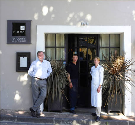 restaurant la place  maussane - Jean-Andr Charial et son pouse Genevive