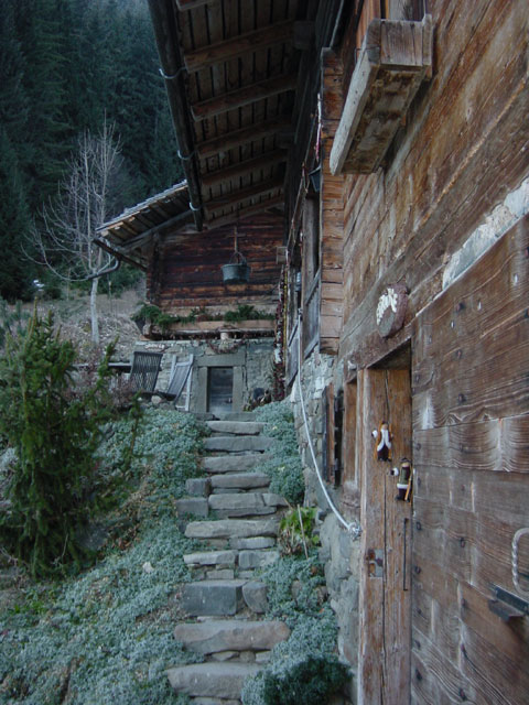 escapade - aravis le grand bornand - chalet-des-troncs - escalier pour le grenier