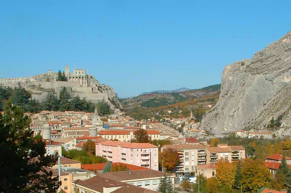 carnets de voyage france - escapade les baronnies - sisteron - la citadelle et les tours