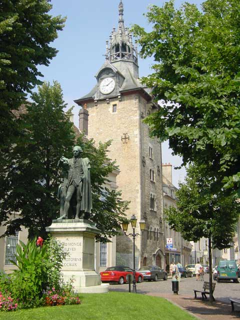 la place monge  Beaune