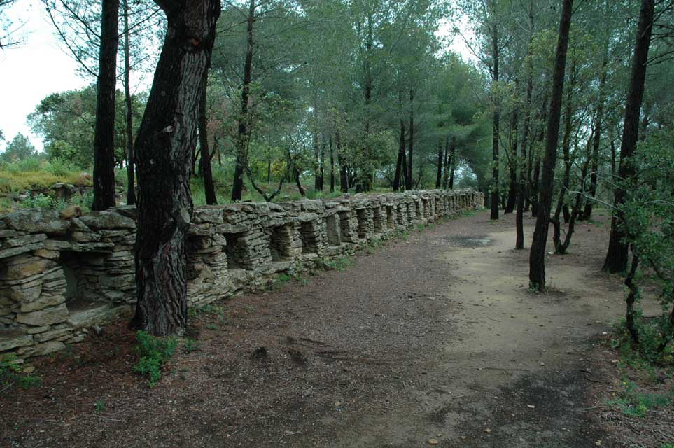 carnets de voyage france - escapade autour de l'tang de berre - cornillon-confoux - les apiers ou murs d'abeilles