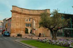 carnets de voyage france - escapade autour de l'tang de berre - istres - la porte d'Arles