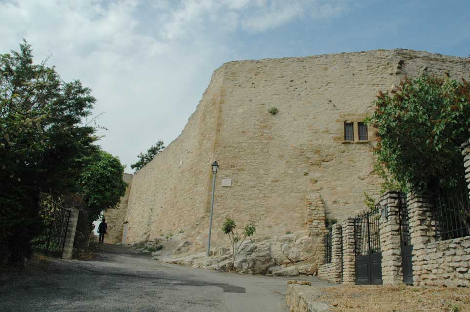 lanon de provence - chateau des seigneurs des beaux