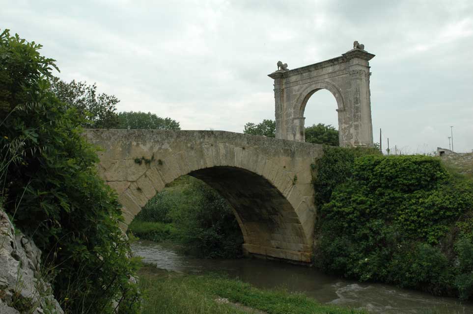 saint chamas - le pont romain flavien