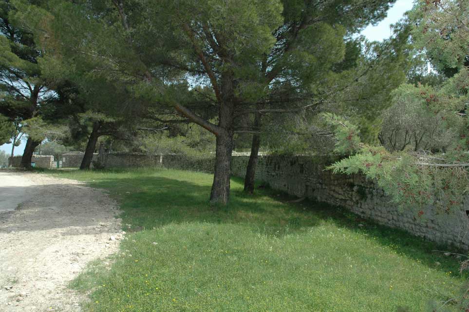 saint mitre les remparts - ancienne fortifications romaines