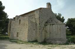 carnets de voyage france - escapade autour de l'tang de berre - saint mitre les remparts - chapelle romane sainte blaise