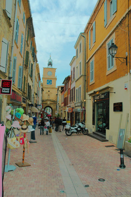 salon de provence - porte de l'horloge (XVIIIme sicle)