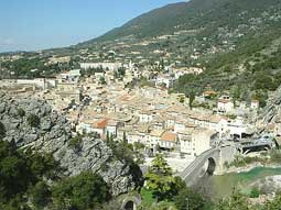 escapades en france - la drôme provençale - vue générale de nyons