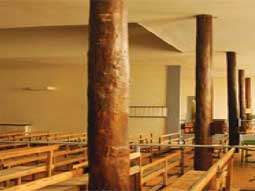 carnets de voyage france - escapade lyon -  les piliers en bois de l'ancienne salle de bal du prado