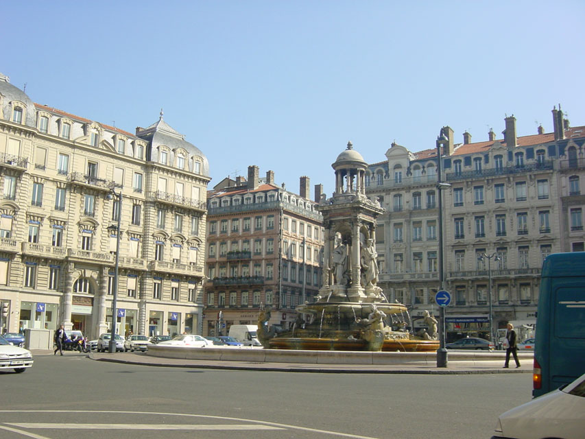 place des jacobins dans la presqu'ile de Lyon