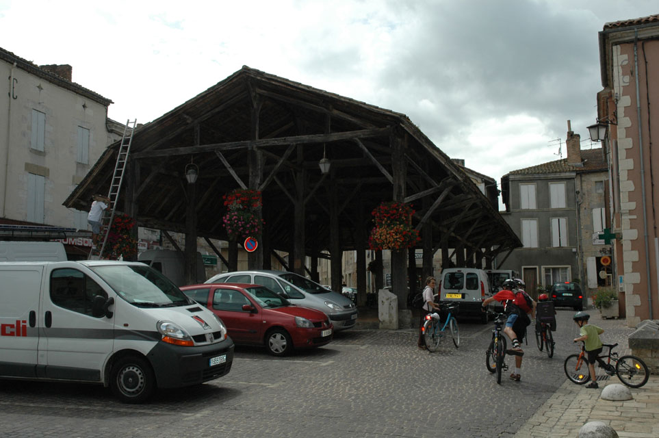 escapade quercy - mas d'agenais - les halles