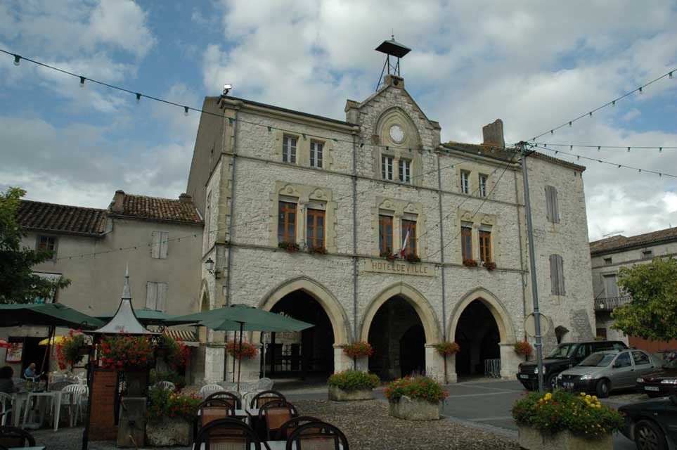 escapade quercy - tournon d'agenais - hotel de ville