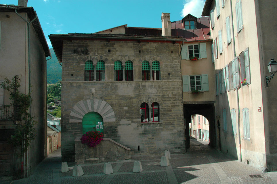 carnets de voyage france - escapade Queyras - Embrun - maison de Chanonges - XIVme sicle