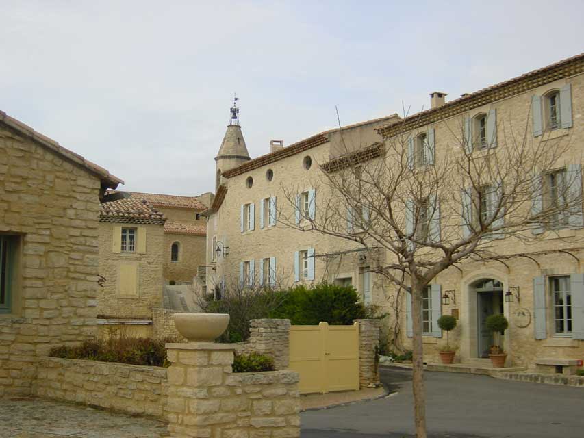 Crillon le Brave, place centrale