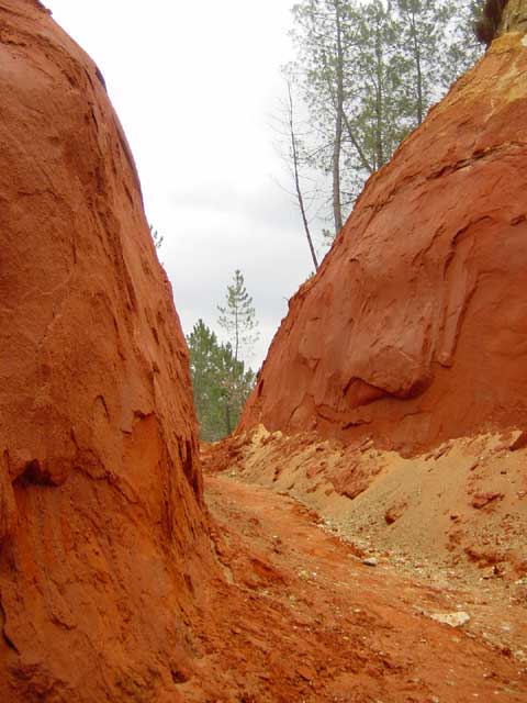 carriere ocre entre gargas et roussillon