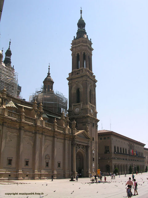 carnets de voyage espagne - saragosse - basilique virgen del pilar - vue de la plaza