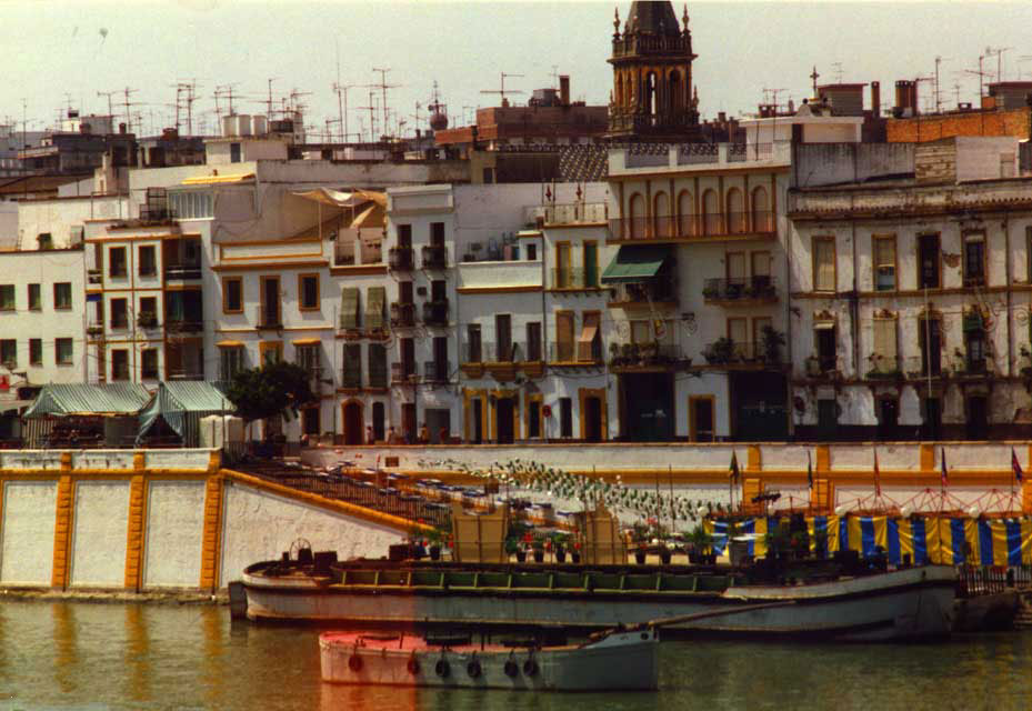 calle de betis - les quais le long du guadalquivir - sville