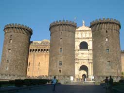 carnets de voyage italie - naples - le chateau Nuovo - 1279 - 1284