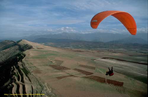 carnets de voyage maroc - vol en parachute au dessus de A�t Barka