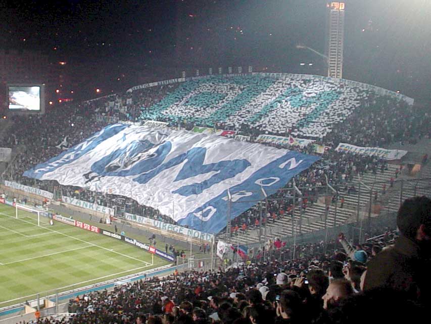 escapade marseille et la corniche - le stade vlodrome - virage nord